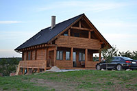 Norský srubový dům v obci Zakřany